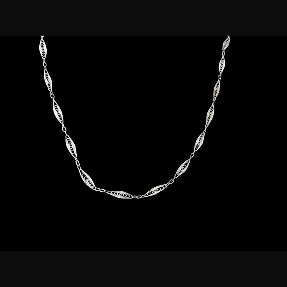 Vintage Trifari 24" Long Filigree Link Silver Tone Necklace - Picture 4 of 8